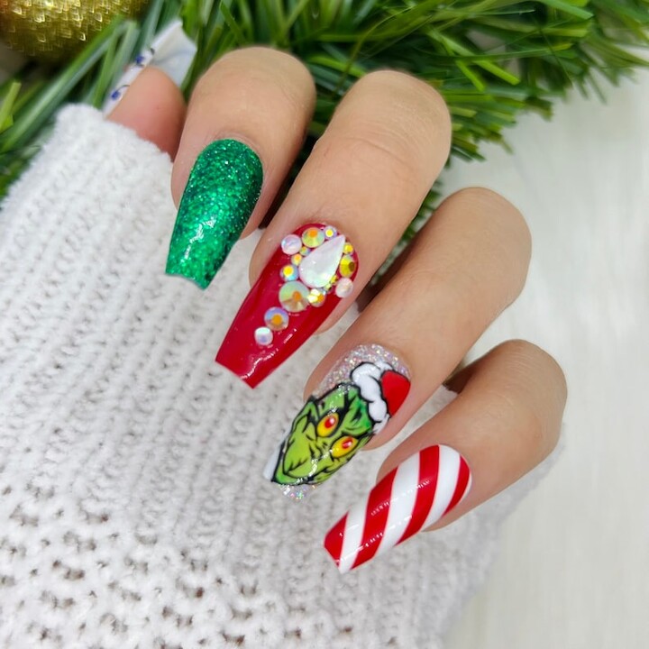 20+ Festive Grinch Nail Designs For The Holiday Season | Le Chic Street